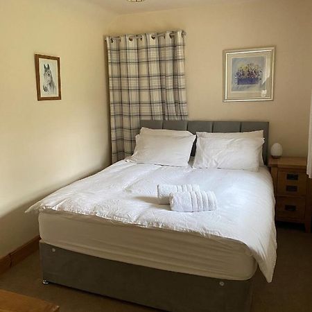 Cosy Cottage In Beautiful Royal Deeside 애보인 외부 사진